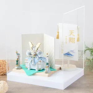 【残りわずか★3%OFF★4/27 正午まで】【新作】五月人形 コンパクト おしゃれ ミニ 兜 兜飾り 2026年 こどもの日 子供の日 節句飾り 節句人形 ケース飾り 名前旗 刺繍 陶器 陶磁器 染絵出世兜飾