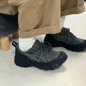 日本未入荷 Asics Gel-Venture 6 アシックス ゲルベンチャー6 グレー 男女兼用スニーカー ランニングシューズ Shield Graphite Grey Truffle Grey 1203A474-020